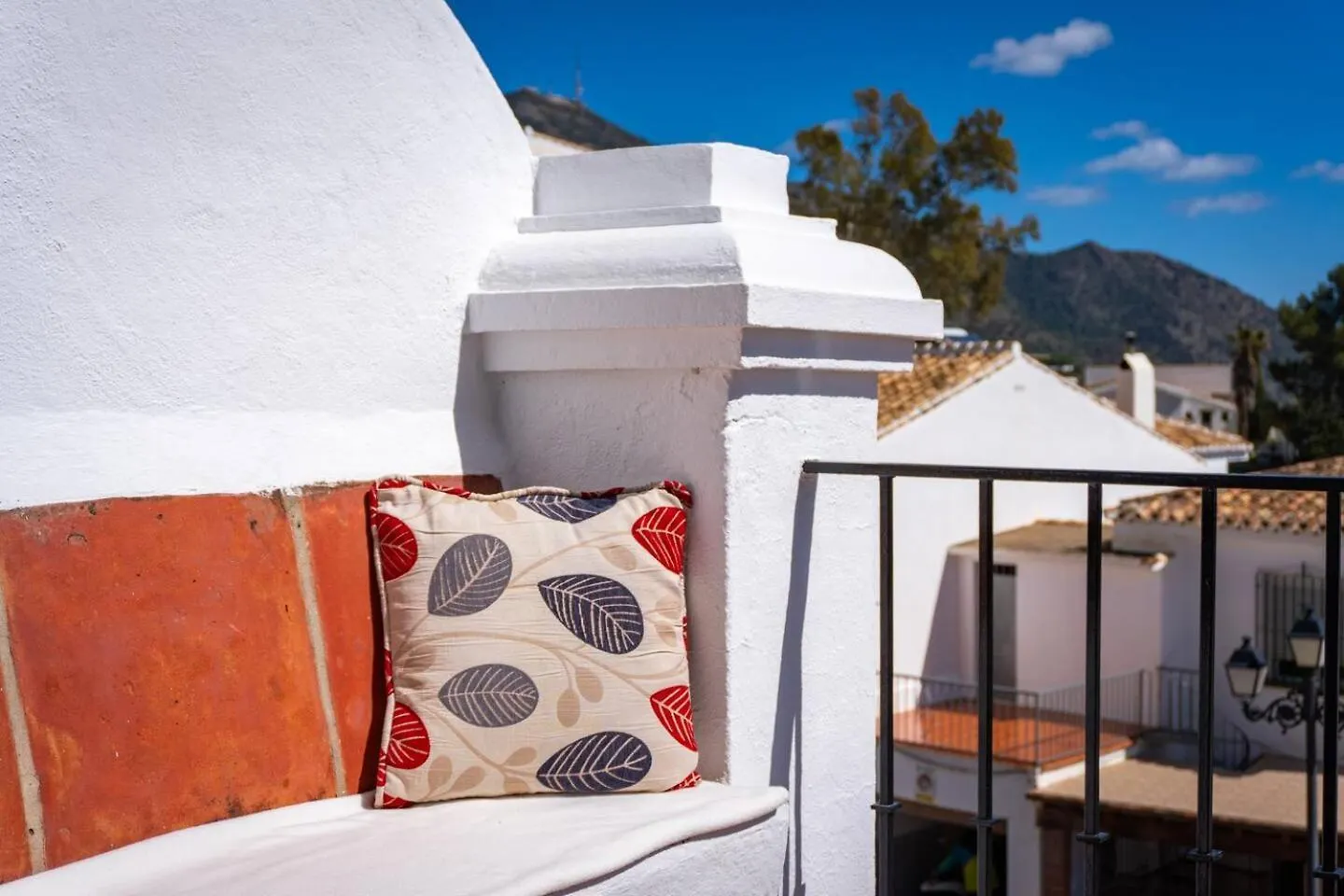 Idyllic Townhouse With Scenic Views Mijas Pueblo Villa